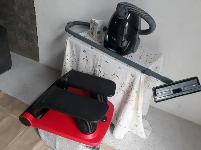 ASPIRADOR DE PÓ E SIMULADOR DE CAMINHADA 260,00