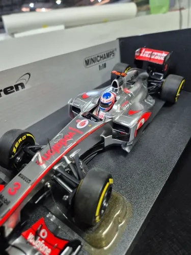 Minichamps 1:18 Mclaren Mercedes Mp4-27 J. Button 2012