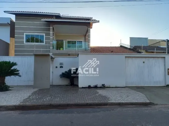 Vende-se Sobrado com 4/4 sendo 1 Suíte na Quadra 309 Sul