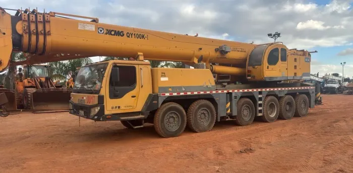 Caminhão Guindaste XCMG para 100 Toneladas, ano 2013, em MG