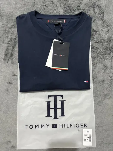 Camiseta Tommy Hilfiger M (Forma pequena, muito Slim)