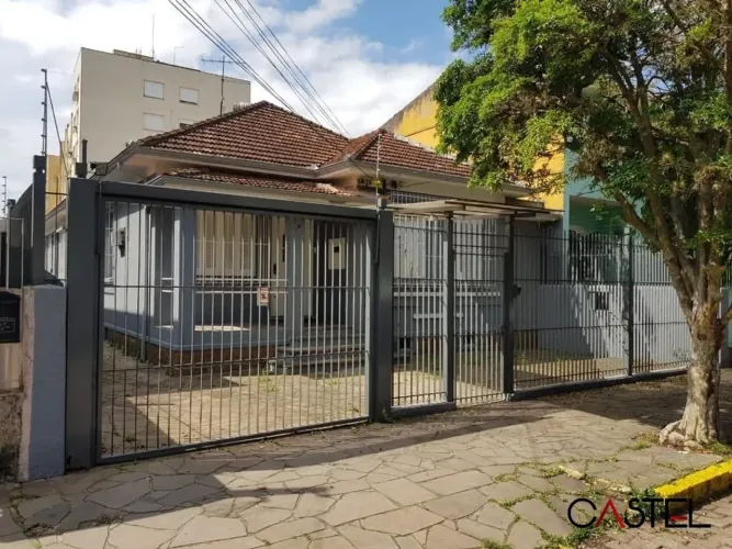 Casa para Aluguel- 3 quartos, pátio, 200m2, 2 vagas- Menino Deus