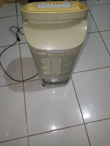 Vende se dóis climatizador de ar um tá semi novo e o outro está funcionando mais as vezes