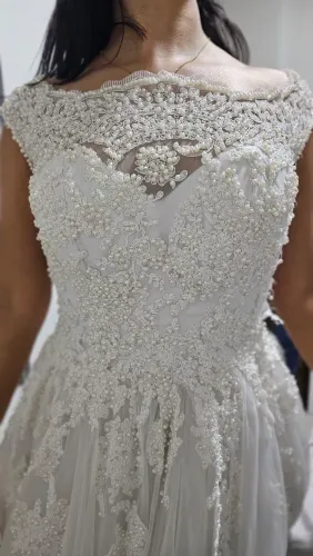 Vestido de Noiva Rendado com Detalhes em Pérolas