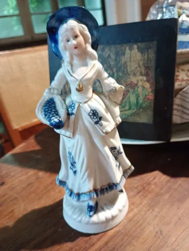 Escultura em porcelana sem mãozinha