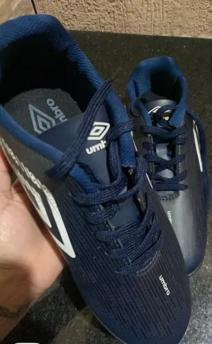Chuteira umbro nova