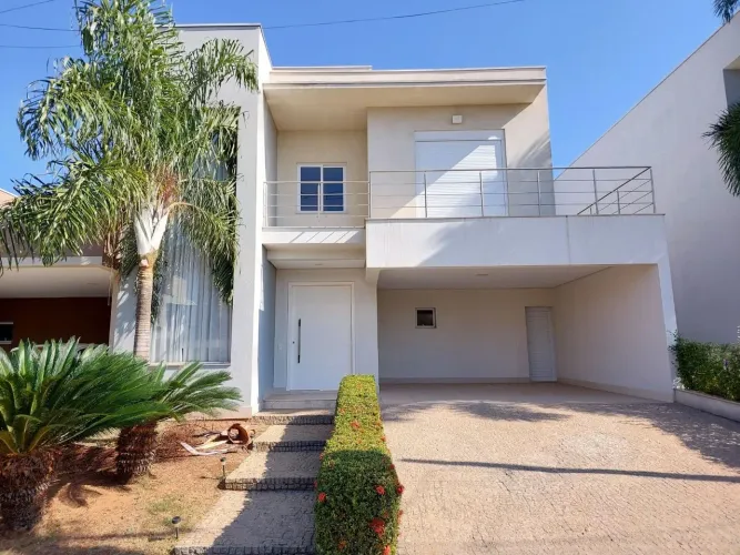 Casa Alto Padrão com 3 Suítes | 205 m² de Construção | Acabamento Premium | Condomínio Fec