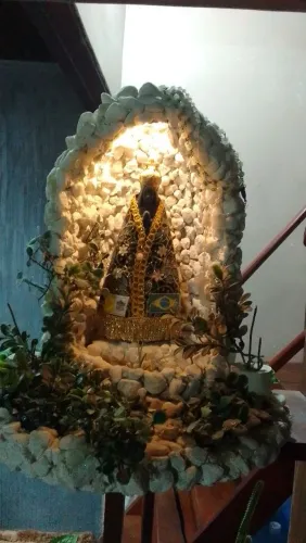 Vendese uma gruta imagem nossa senhora Aparecida.a