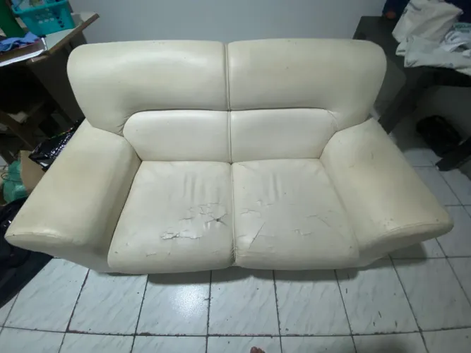 Sofá branco 2 lugares
