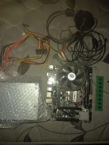 Kit para PC, Fonte + placa mãe + processador + memória ram + fone de ouvido