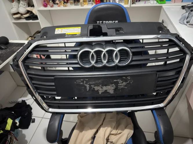 Grade pára-choque dianteiro original Audi 2017 a 2021