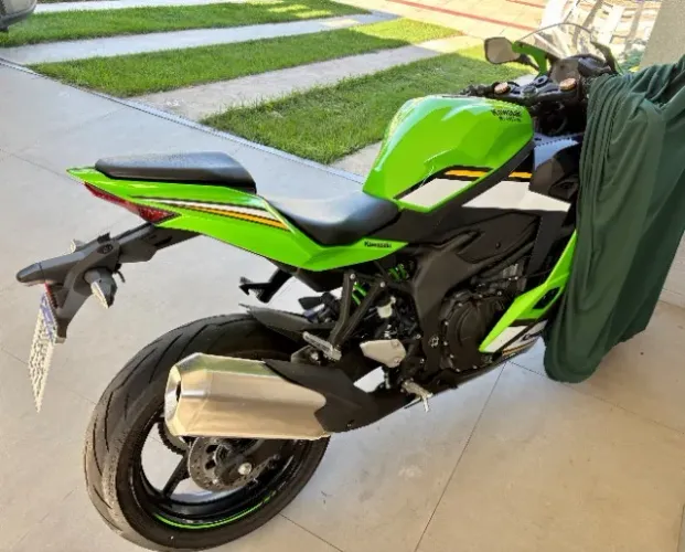 Kawasaki ZX-4 RR com 100 km 26/26