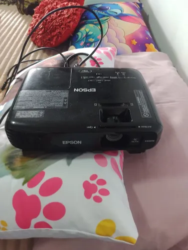 Projetor epson praticamente  pouco uso e ver comprar 
