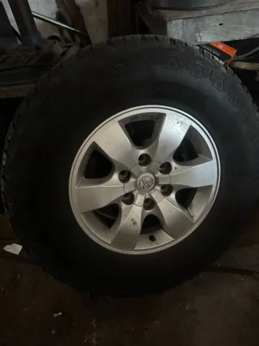 Rodas 16? Hilux pneus 85%
