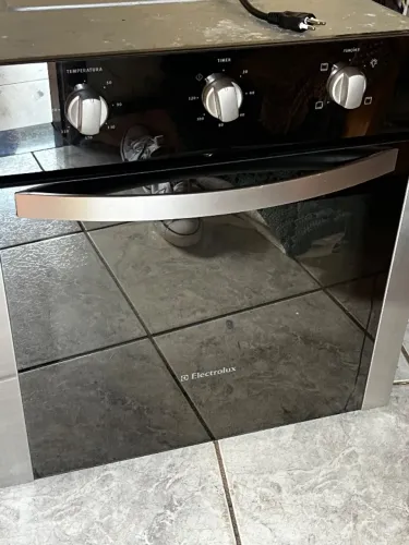 Forno eletrolux de embutir 80 L.