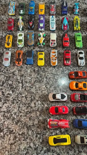 Lote com 72 Carrinhos Maisto e Hot Wheels Originais - Coleção
