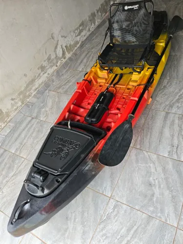 Vendo caiaque brudden náutica combat fishing edição especial com Box cor Barcelos