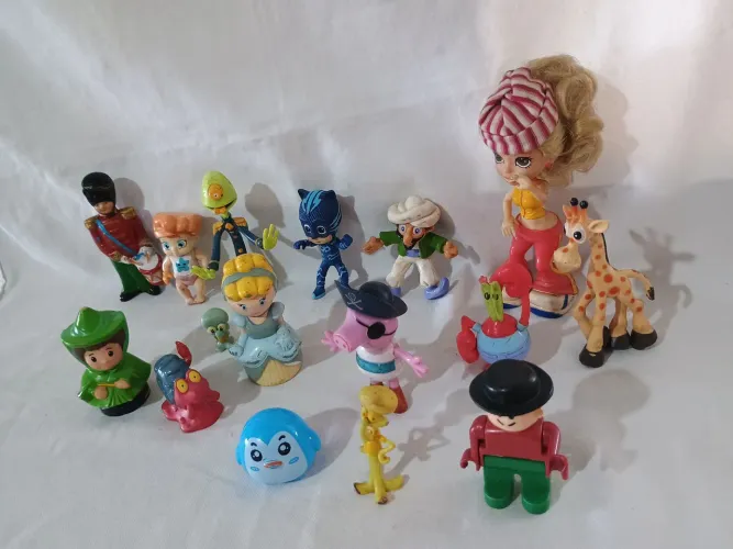 Lote de miniaturas antigas colecionáveis