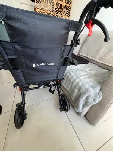 Cadeira de rodas para dentro de casa