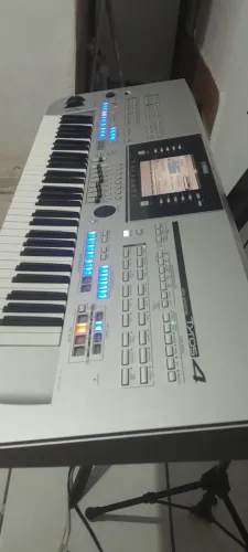 Teclado Yamaha tyros4 