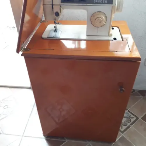 Máquina Singer com Gabinete