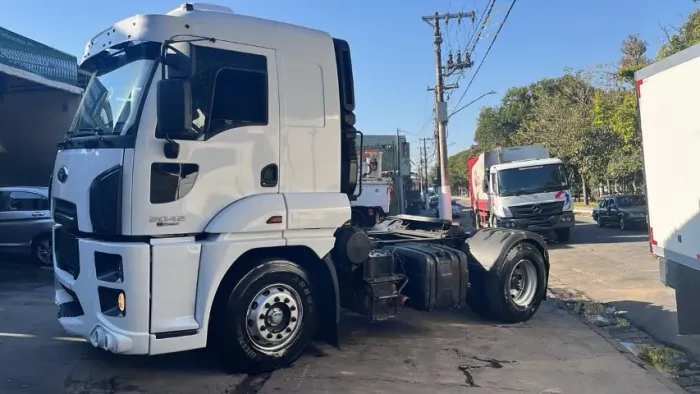 Cavalinho mecânico FORD CARGO 2042 ano 2015.