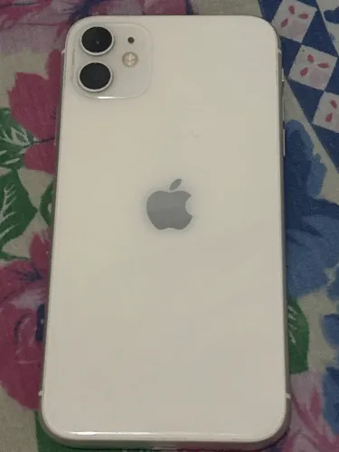 Celular iPhone 11 em ótimo estado conservado e so tem um pequeno defeito no microfone