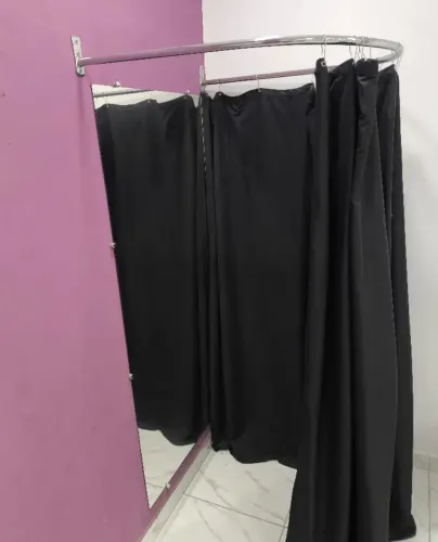Provador com cortina