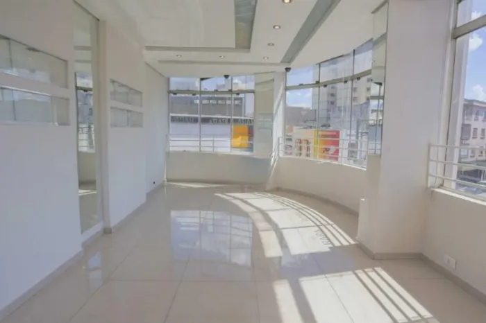 Sala comercial de 100m² no Centro de Sorocaba, com 5 salas e 1 banheiro!