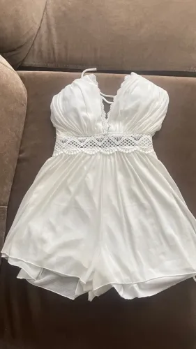 Vestido macaquinho cruzado nas costas super estiloso