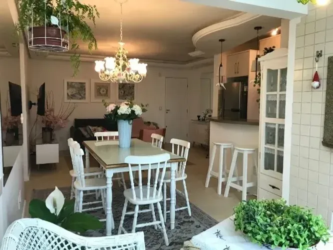 Apartamento de 2 quartos mobiliado em Jurerê