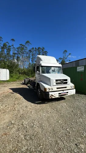 Vendo ou troco 1620 no chassi ano 2001