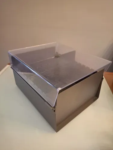 Fichário  de mesa base de aço tamanho20 x 30 x 18 cm