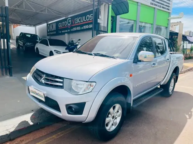 Mitsubishi L200 Triton HLS 2.4 Flex 16V CD Mec. 2013