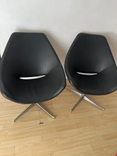 Poltronas giratórias.