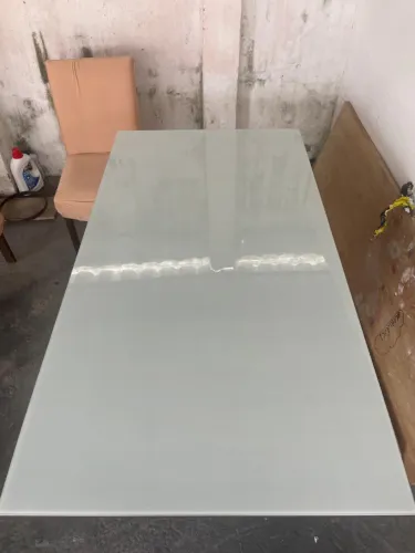 Mesa 6 lugares com tampa de vidro