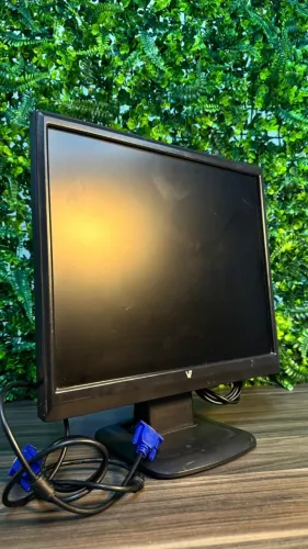 Monitor V7 TFT LCD Modelo: D1711 Tamanho da tela: 17? polegadas