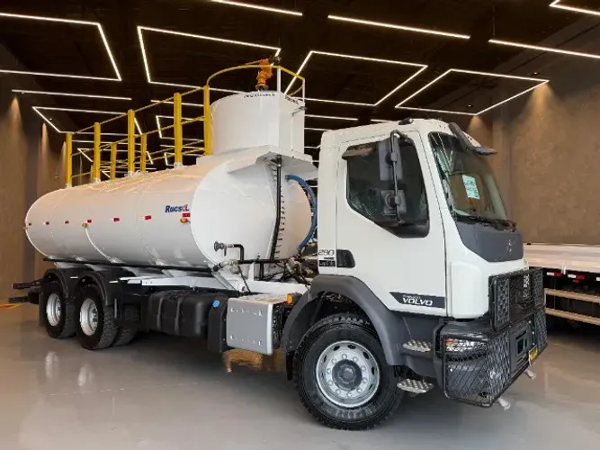 Caminhão Volvo VM 290 6X4 Pipa Tanque d' Água 20.000 Rucsol