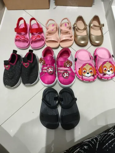 Lote de calçados menina 20 a 23
