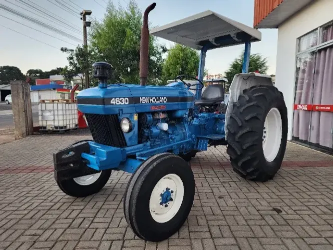 Trator Agrícola New Holland 4630 4x2 (Simples) com Direção Hidráulica, Ano 1993