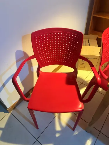 4 Cadeiras em Plástico 84,5x44cm com Braço Vermelho Safira Tramontina