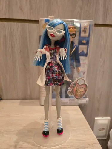 Monster high ghoulia science