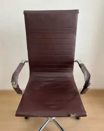 Cadeira de Escritório Presidente Esteirinha / Charles Eames (Cobrir braço)