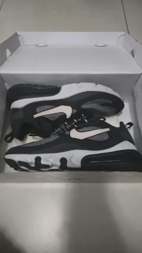 Tenis Nike Air Max 270 React