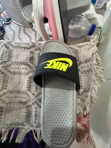 Chinelo da nike usado