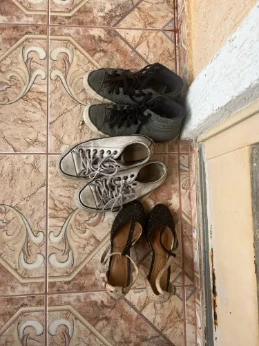 3 pares de sapato para doação