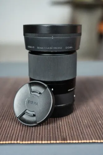 Lente Sigma 30mm 1.4 para Câmeras Sony