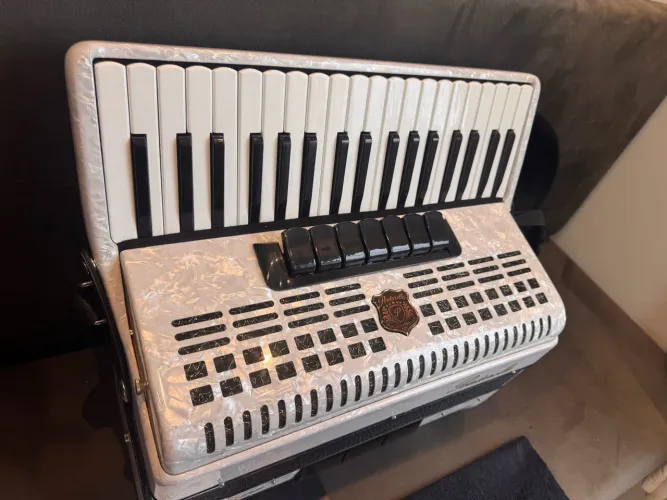 Acordeon Pontarollo Legend 80 Baixos | 3ª Voz | 4ª nos Baixos | Branco