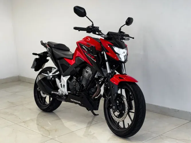 Honda CB 300F Twister ABS 2024<br>Partida elétrica <br>Extra <br>9.000km<br>R$26.900,00