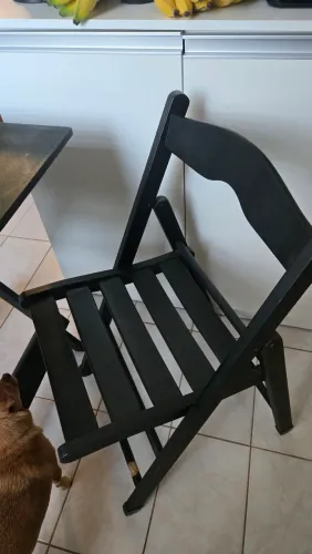 mesa e cadeiras dobraveis tramontina madeira pintadas de preto.